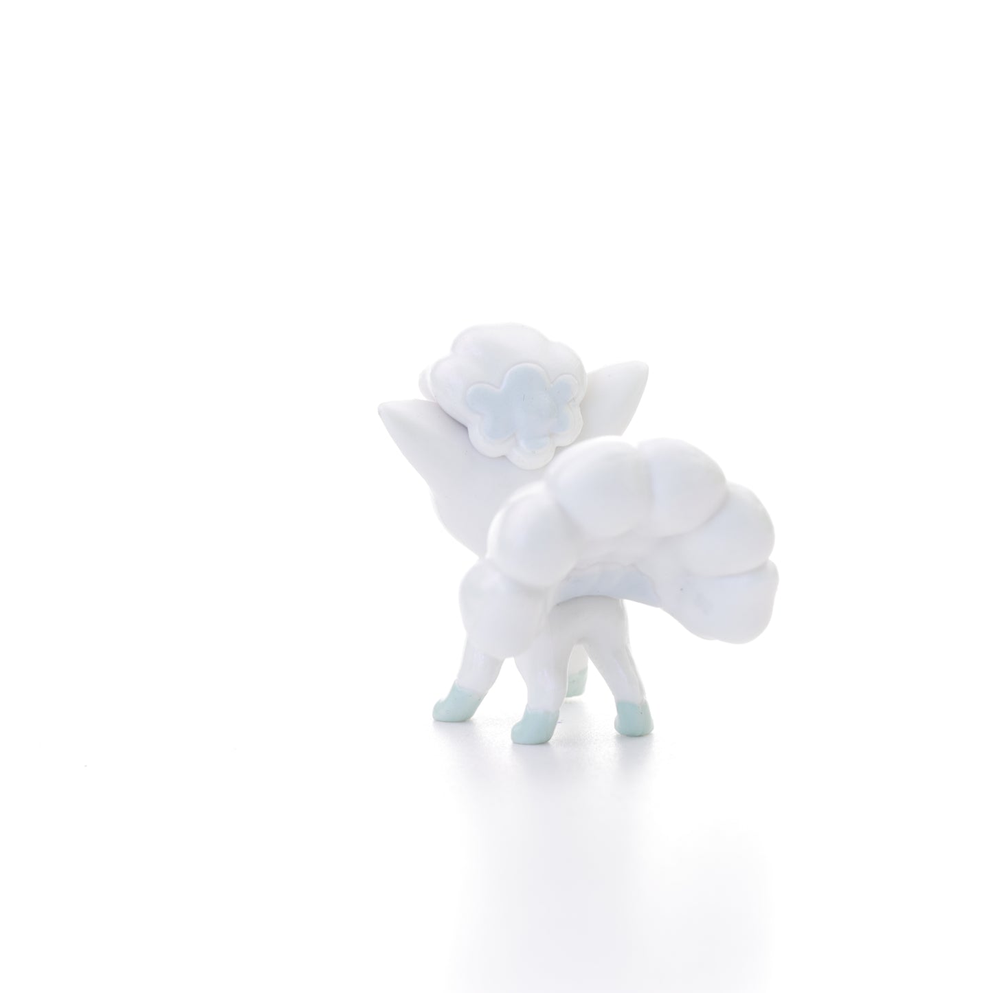 Pokemon Battle Figure - Pearly Alolan Vulpix
