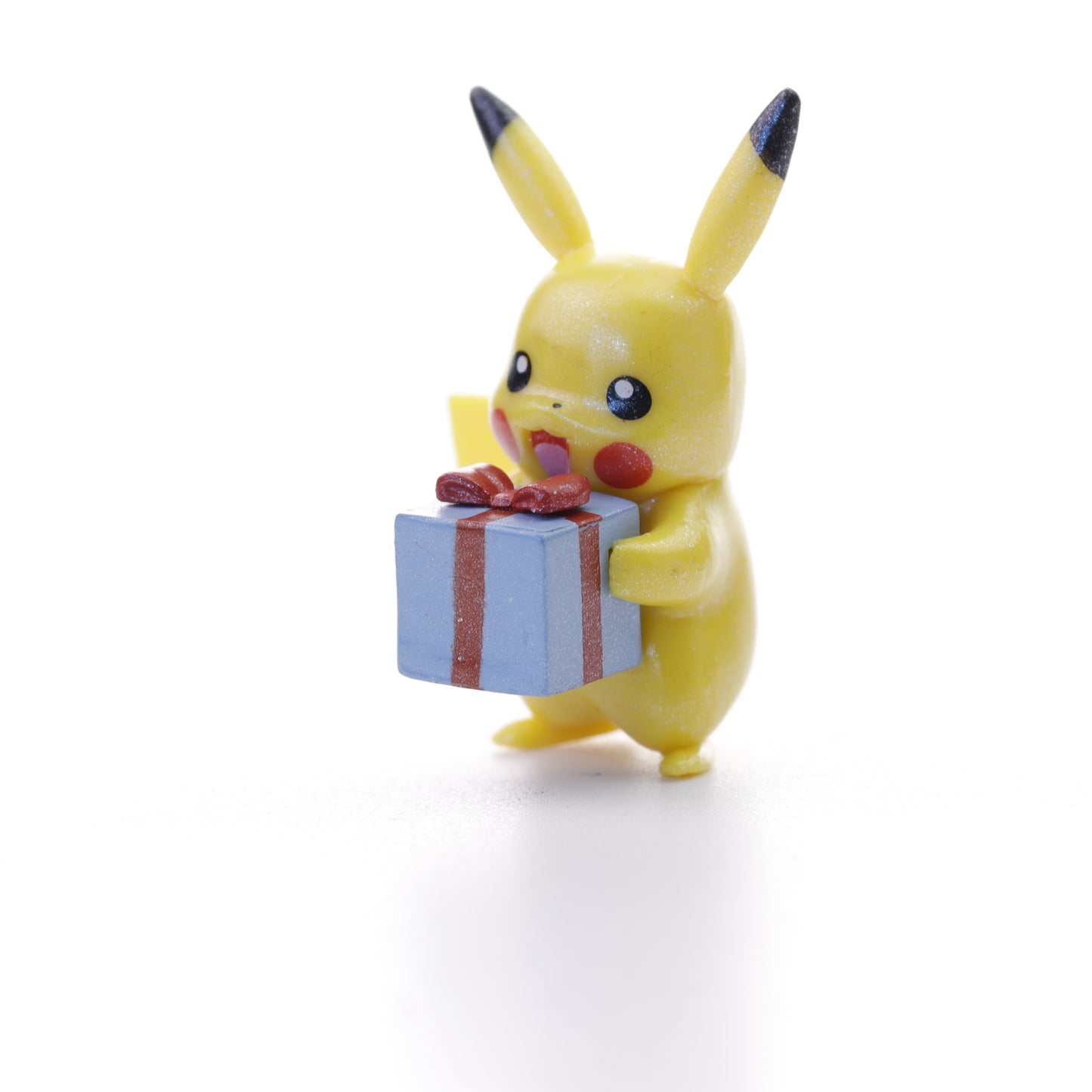 Pokemon Battle Figure - Pearly Glitter Pikachu with present