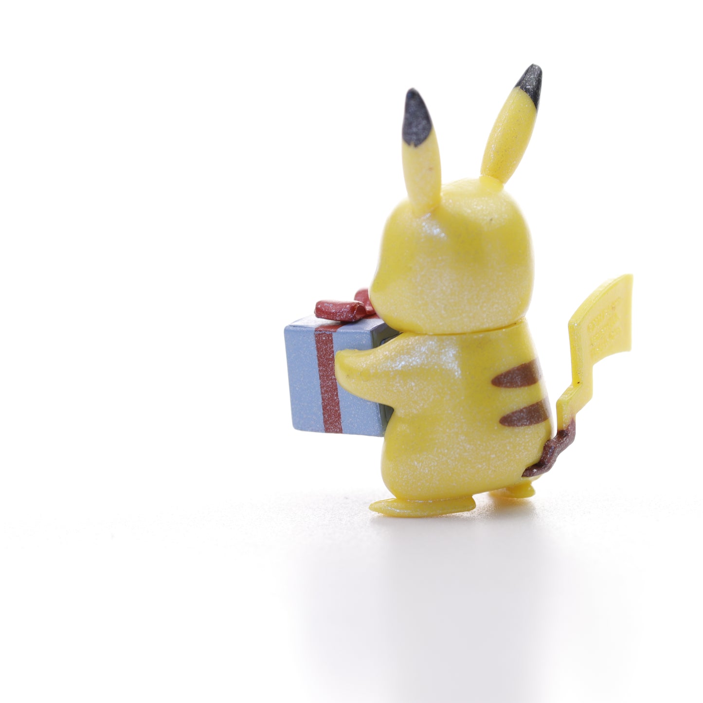 Pokemon Battle Figure - Pearly Glitter Pikachu with present