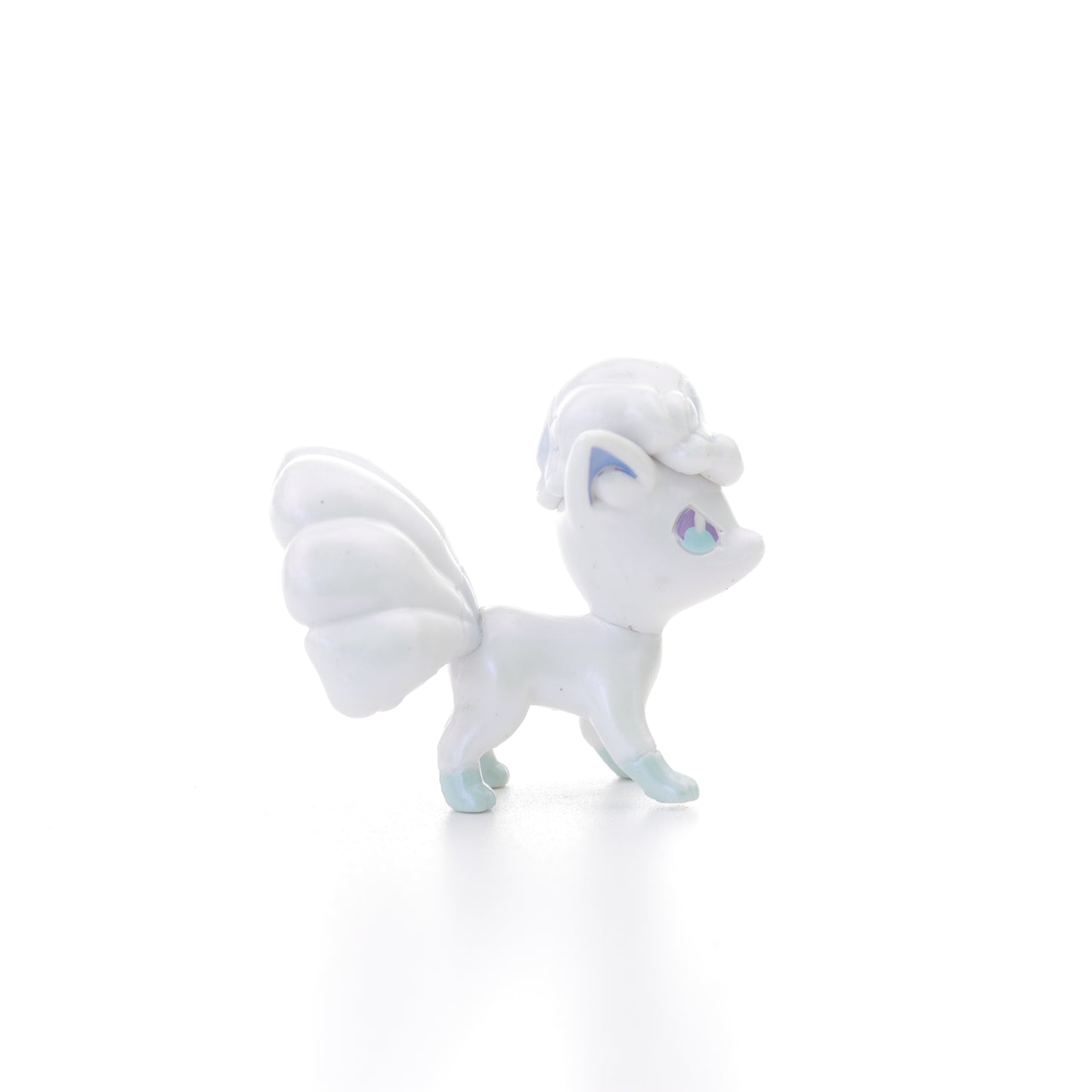 Pokemon Battle Figure - Pearly Alolan Vulpix