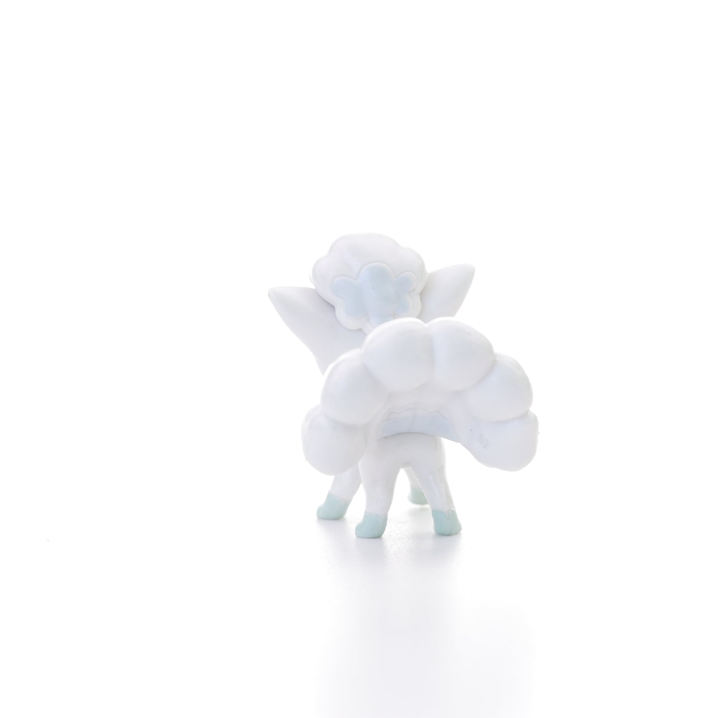 Pokemon Battle Figure - Pearly Alolan Vulpix