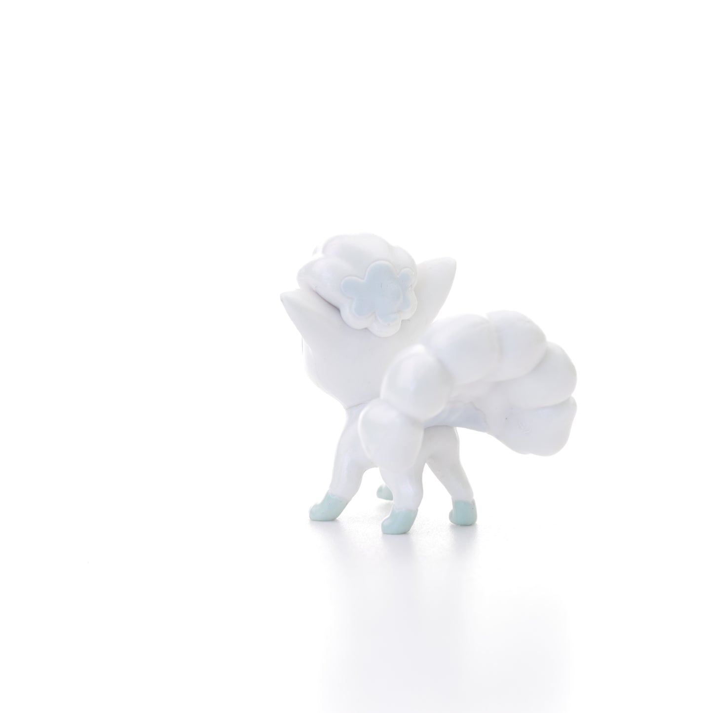 Pokemon Battle Figure - Pearly Alolan Vulpix