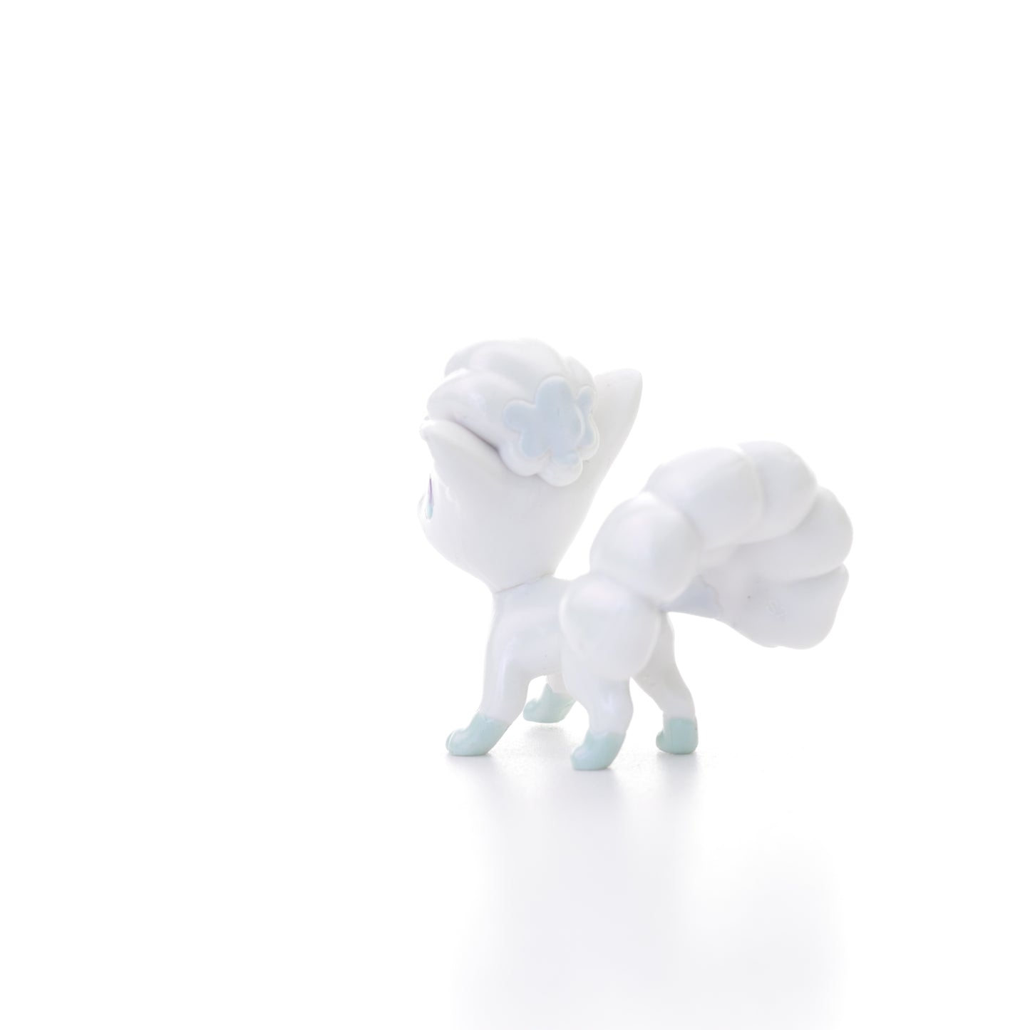 Pokemon Battle Figure - Pearly Alolan Vulpix