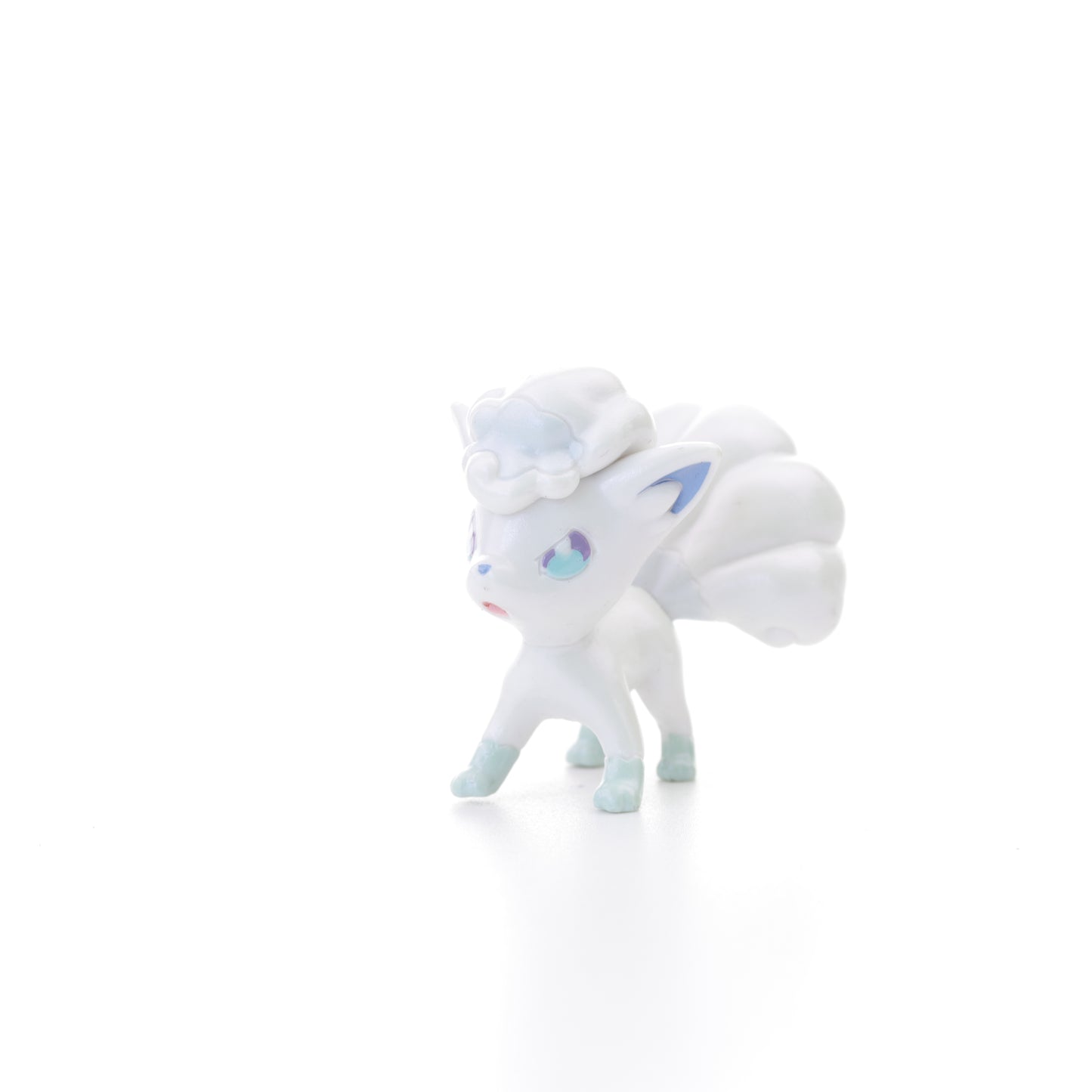 Pokemon Battle Figure - Pearly Alolan Vulpix