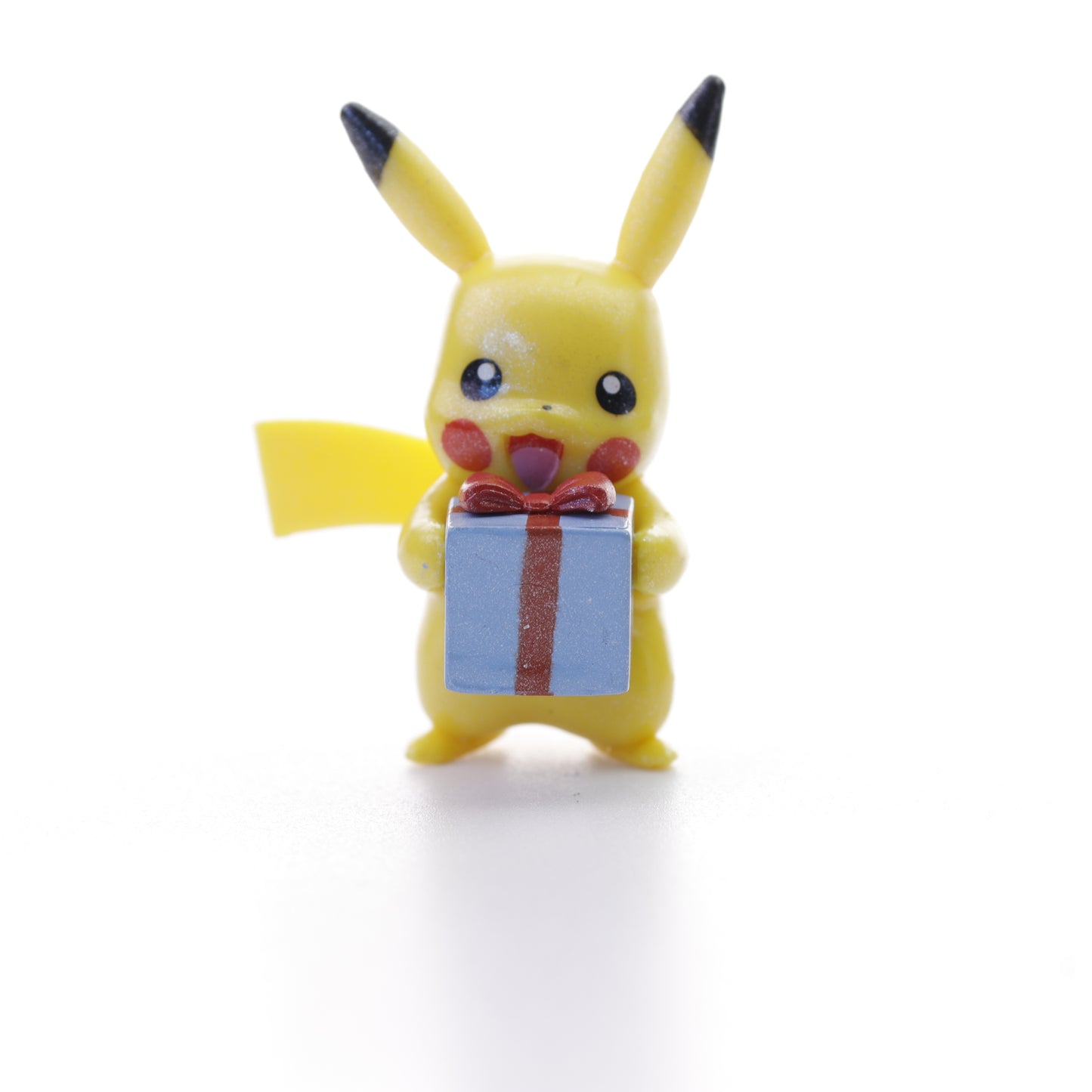 Pokemon Battle Figure - Pearly Glitter Pikachu with present