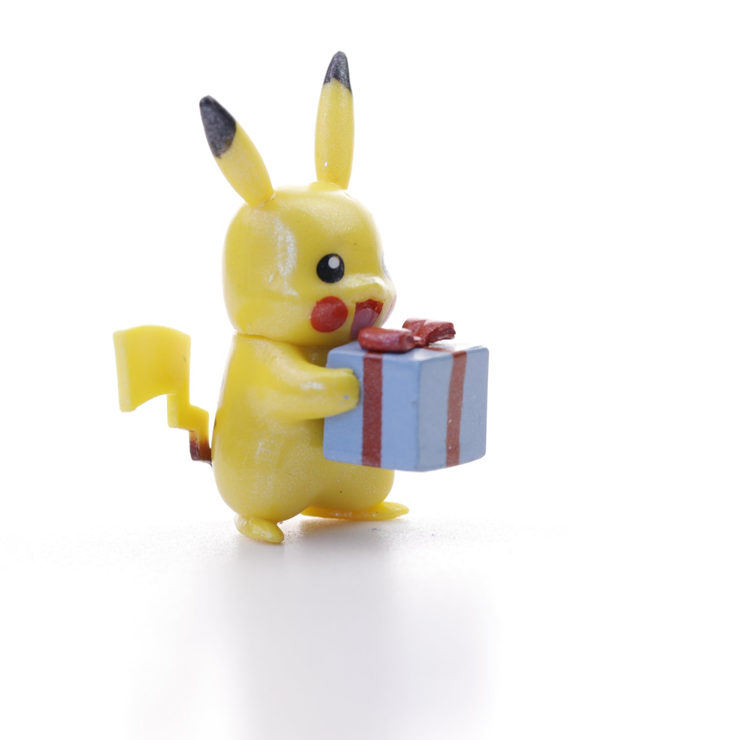 Pokemon Battle Figure - Pearly Glitter Pikachu with present