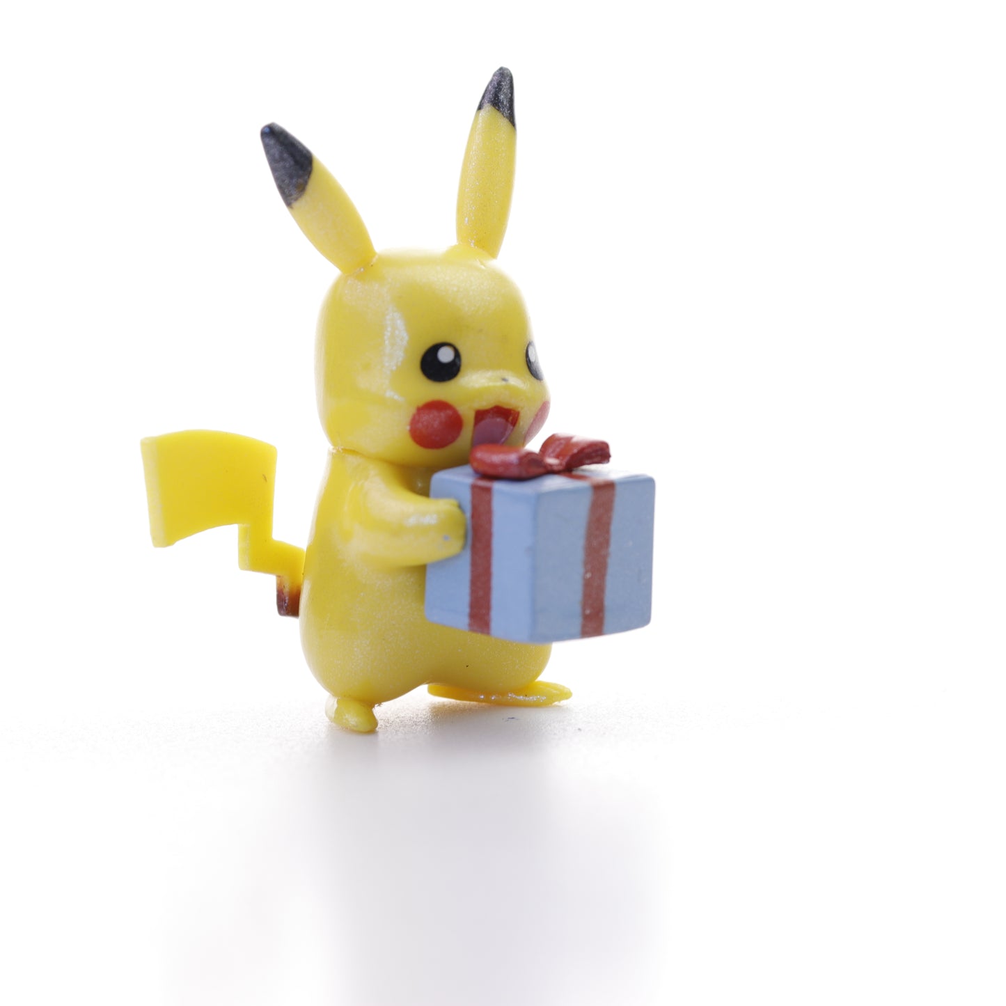 Pokemon Battle Figure - Pearly Glitter Pikachu with present